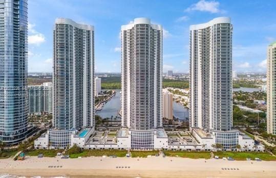 Building Photo - 15811 Collins Ave