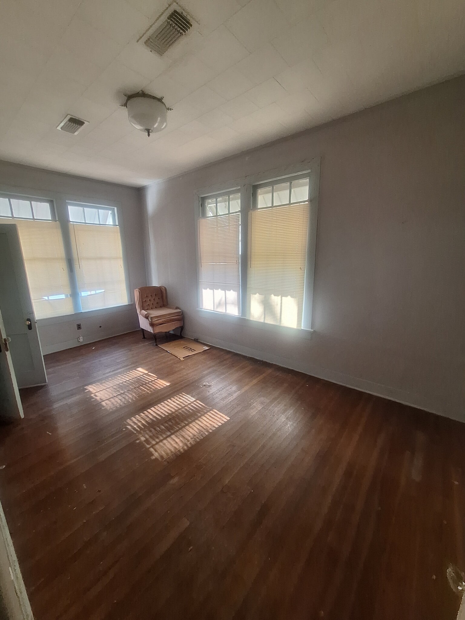 Building Photo - 912 Grand Ave