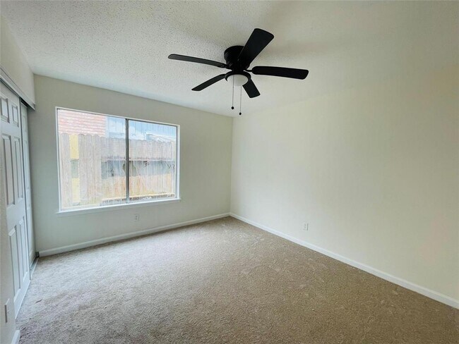 Building Photo - 10435 Huntington Estates Dr
