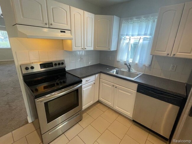 Building Photo - 2115 Symes St