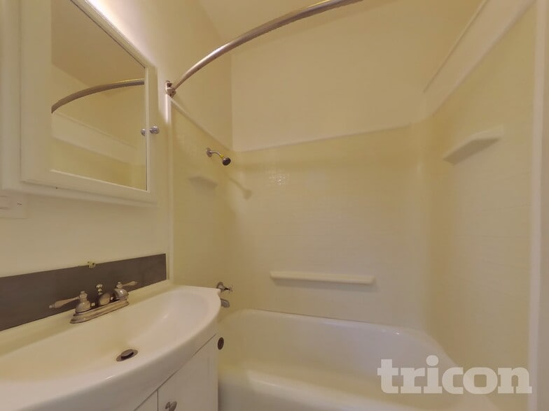 Building Photo - 803 Chestnut St