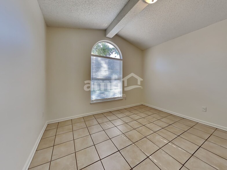 Building Photo - 8034 Macinnes Dr