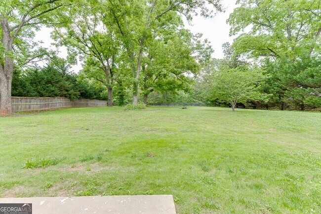 Building Photo - 323 Deer Run Dr