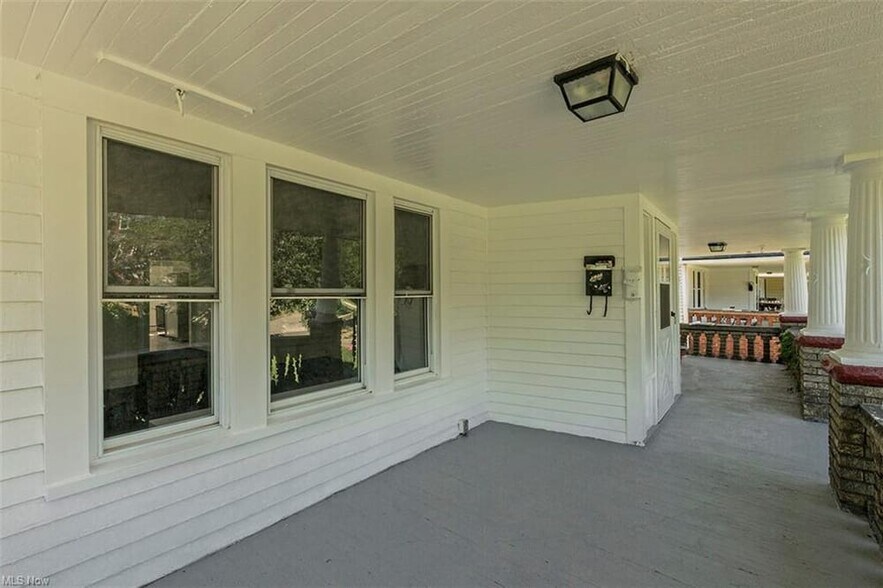 Front Porch - 2409 Woodmere Dr