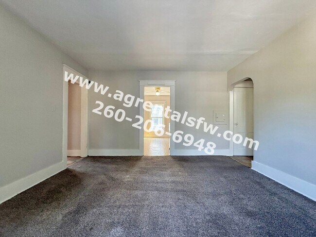 Building Photo - 1002 Columbia Ave