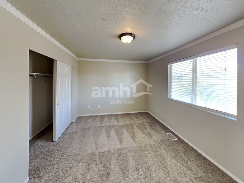 Building Photo - 2397 S 3000 W