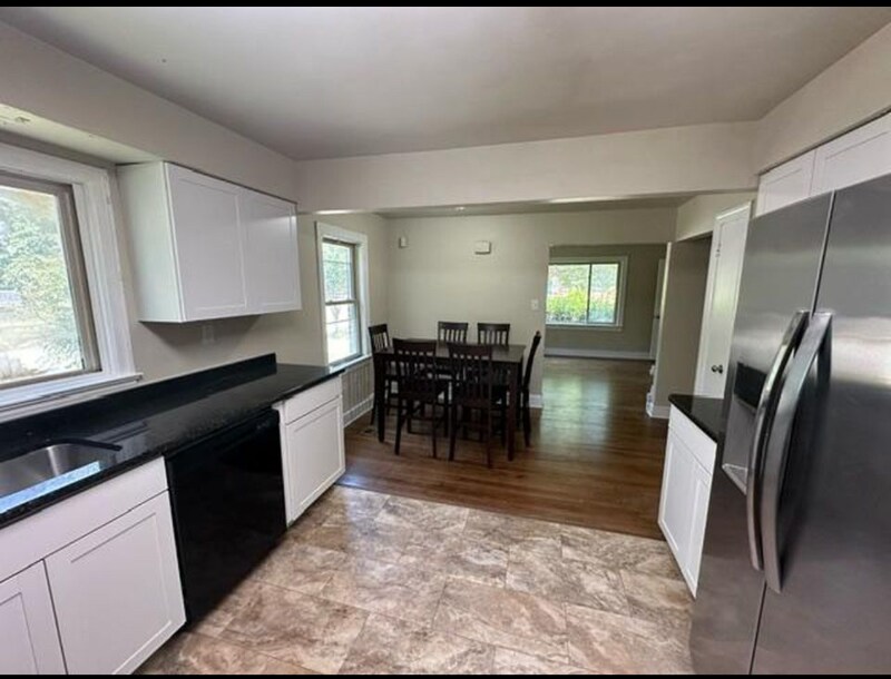 Building Photo - 5215 Huntington Ave