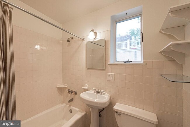 Building Photo - 403 S 23rd St
