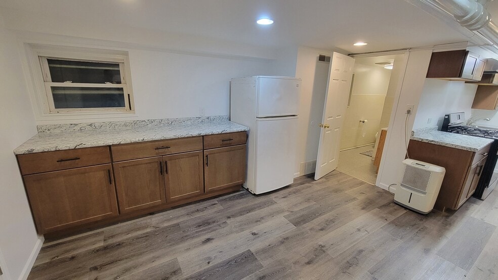 Building Photo - 5631 N Kimball Ave