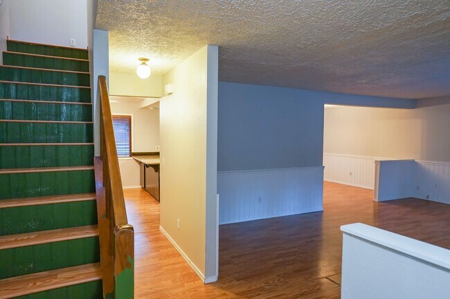 Building Photo - 4 Bedroom home tucked away in Hayden