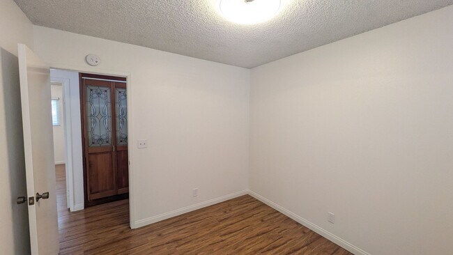 Building Photo - Move In Special!!!   Refreshed Single Level Home