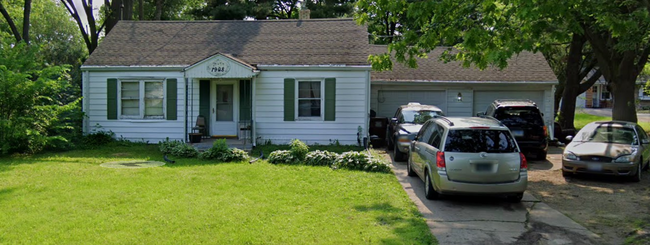 Building Photo - 3 Bedroom House