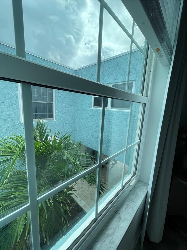 Building Photo - 2708 NE 14th Street Causeway