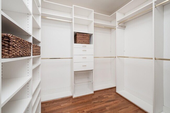 Building Photo - 6005 Oakbury Ln