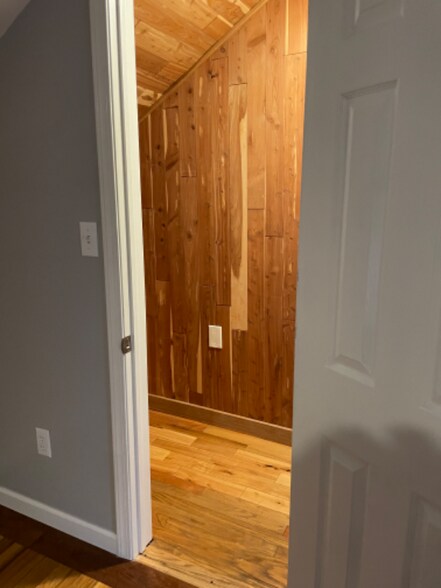 Building Photo - 116 E Main St