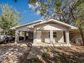 Building Photo - 1400 E 25th St