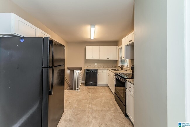 Building Photo - 1717 Bobolink Ln NE