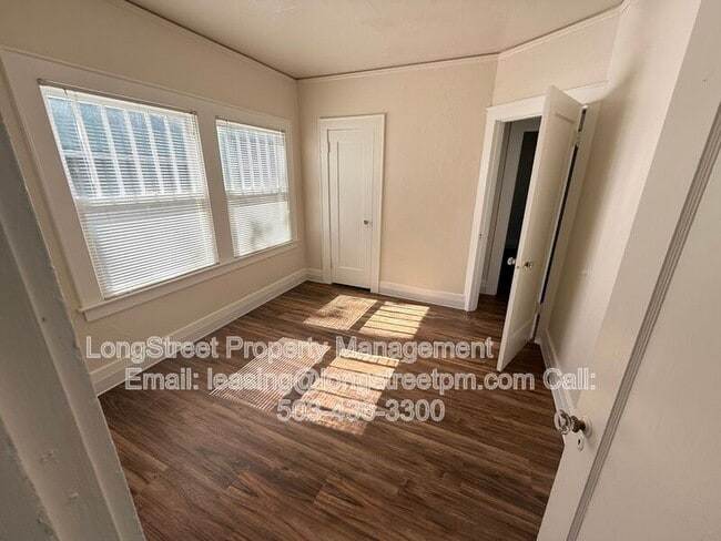 Building Photo - 588 Knapps Pl NE