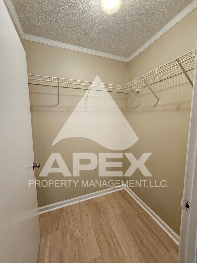 Building Photo - MOVE-IN SPECIAL,NO RENT TIL JUNE 1ST! - 3 Bd | 2 Ba 1st Floor Condo in West Knoxville!