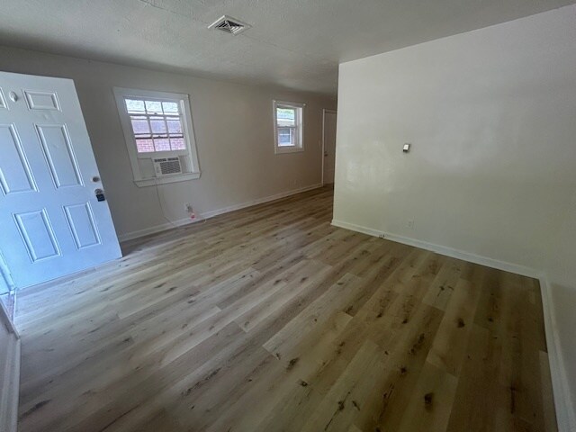 Building Photo - 1006 Anderson Pl