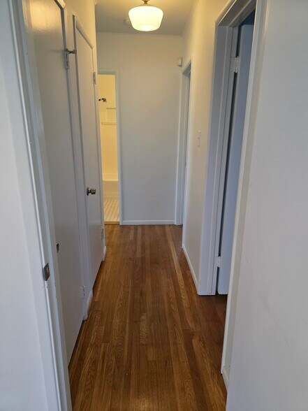 Building Photo - 3528 Laurel Ave