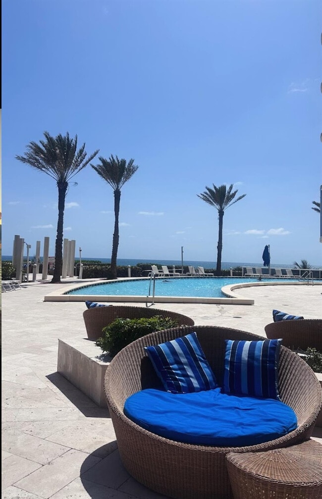 Building Photo - 17201 Collins Ave