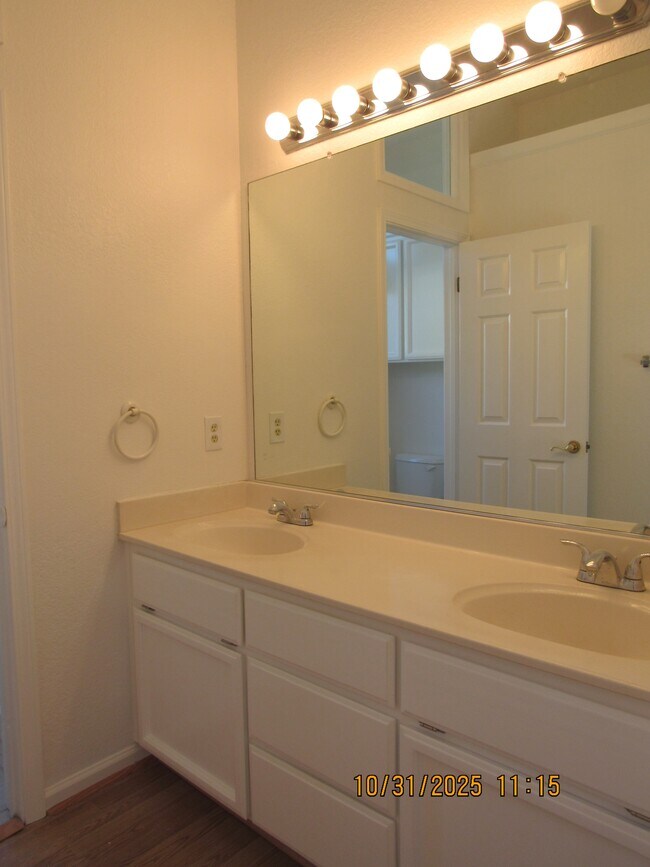 Building Photo - 15308 Medella Cir