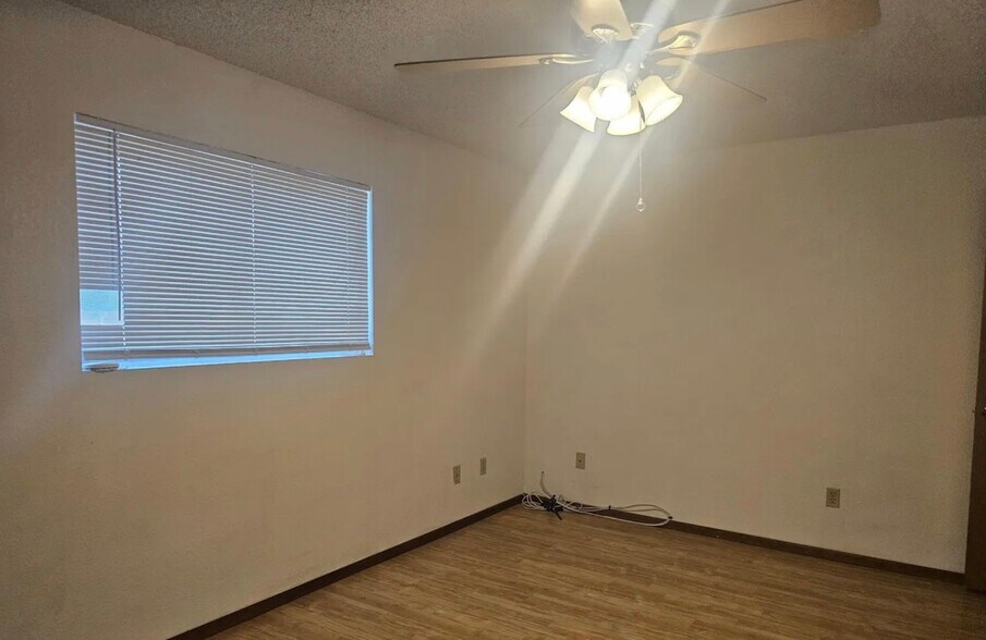 Building Photo - 3247 Chanute Pl