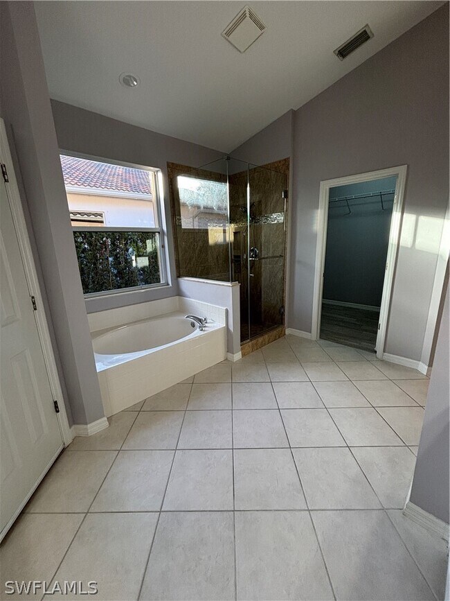 Building Photo - 2210 Grove Dr