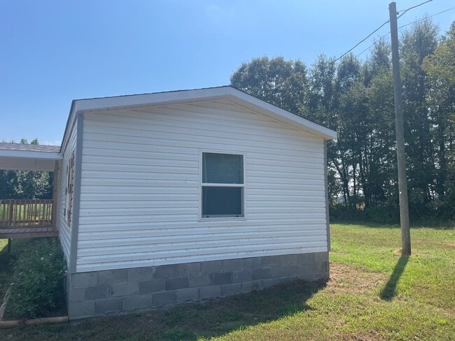 Building Photo - 3 BR 2 Bath 1,280 sq ft singlewide mobile ...
