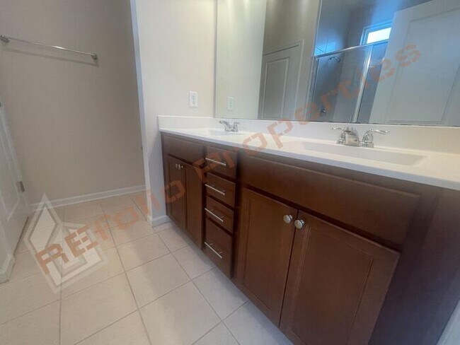 Building Photo - Luxury 3 Story 4 BD/3.5 Bath Townhome @ Sm...