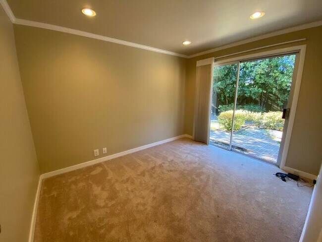 Building Photo - 4110 El Bosque Dr