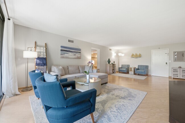 Building Photo - 3200 S Ocean Blvd