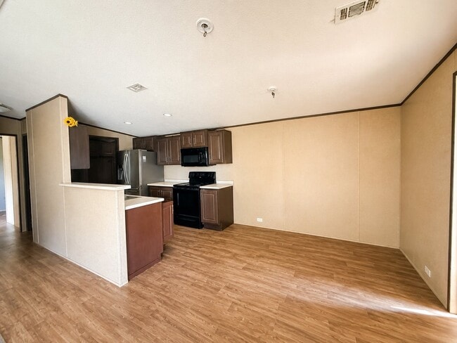 Building Photo - 144 Pr 7758