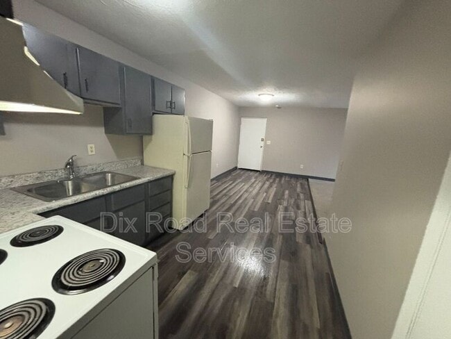 Building Photo - 430 Bellbrook Ave