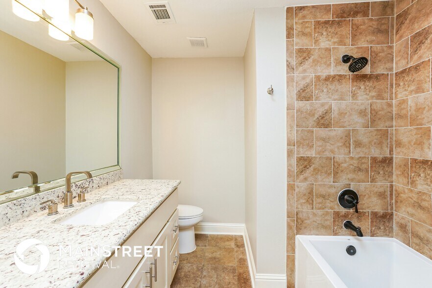 Building Photo - 15619 Fern Ridge Dr