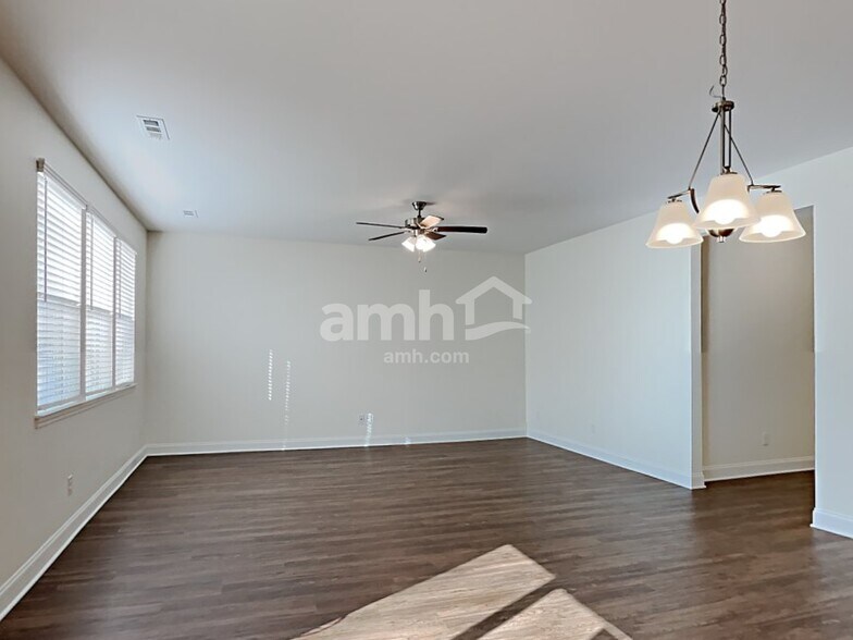 Building Photo - 416 Charity Ln
