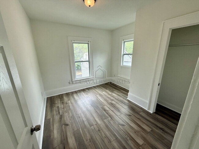 Building Photo - 895 Beardsley St