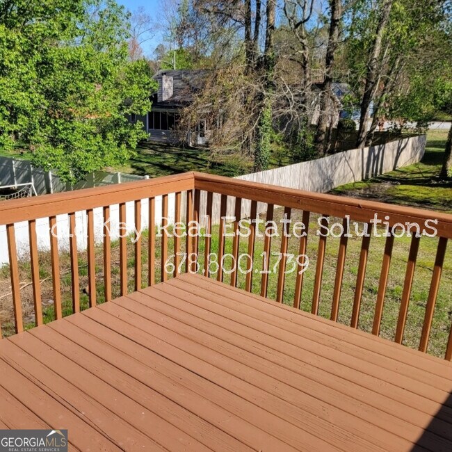 Building Photo - 915 Burning Bush Dr