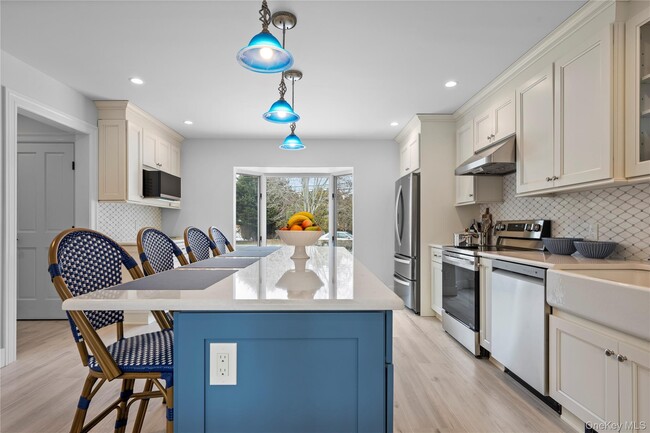 Building Photo - 74 Montauk Hwy