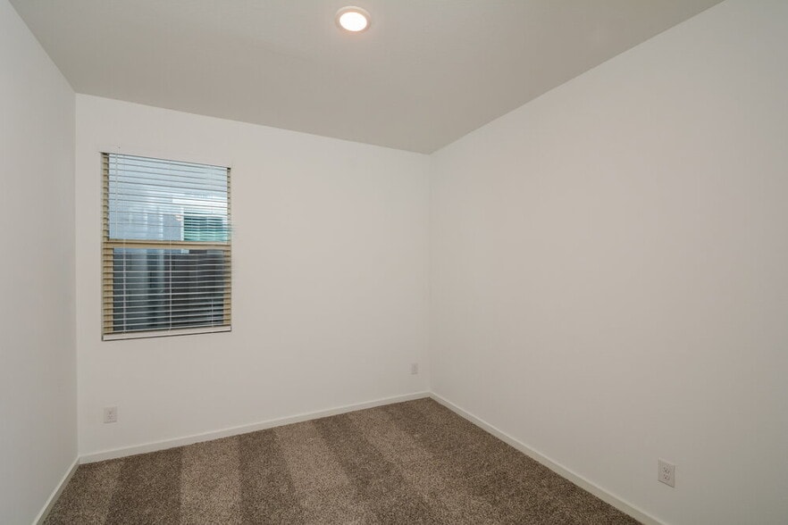 Building Photo - 12641 W Daley Ln