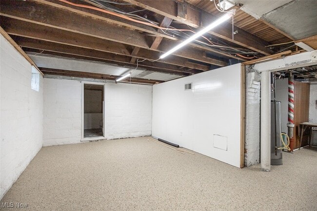 Building Photo - 2083 Chesterland Ave