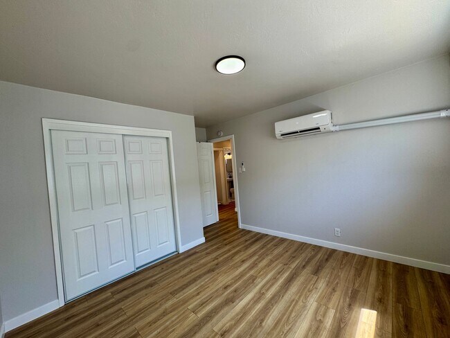 Building Photo - Adorable Newley Remodeled Home Available Now in Sacramento!