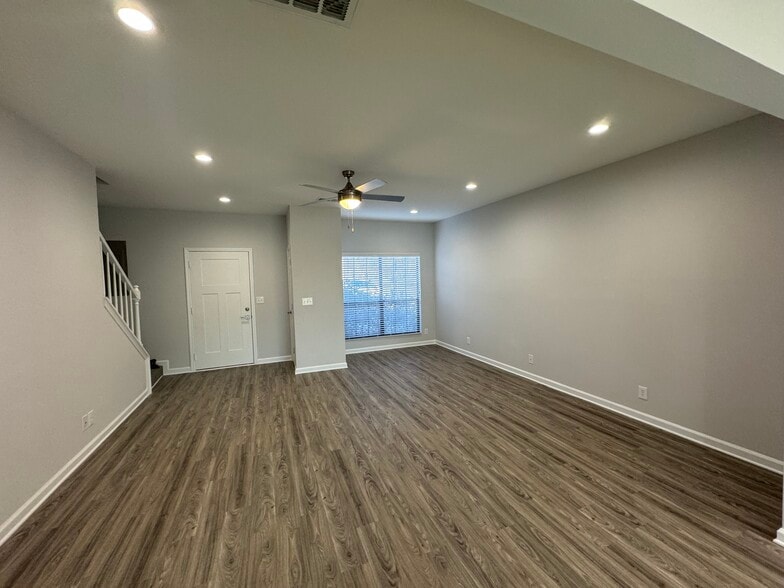 Building Photo - 122 Le Club Dr