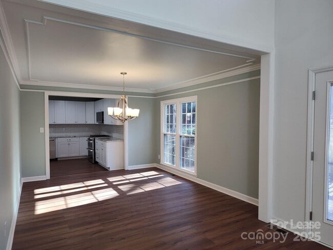 Building Photo - 5206 Dunrobin Ln