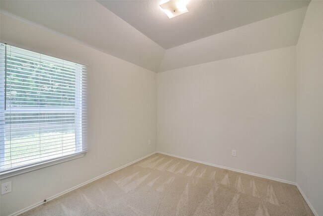 Building Photo - 27106 Grey Fox Run