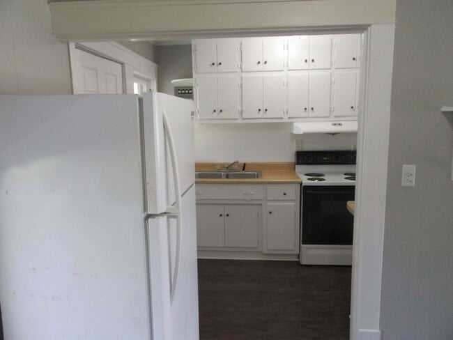 Building Photo - 708 S Hwy 22 A