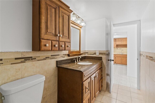 Building Photo - 1351 NE Miami Gardens Dr
