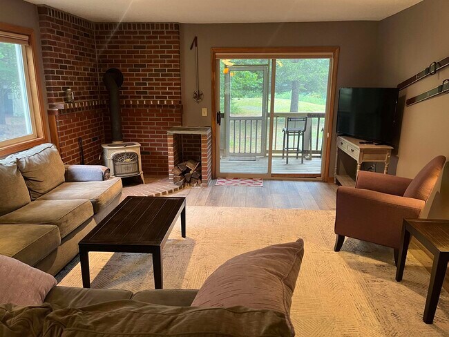 Building Photo - 9 Fawn Meadows