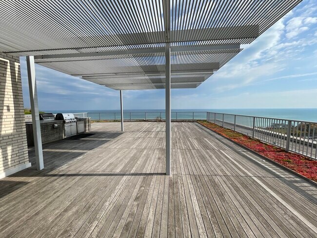 Building Photo - 3900 N Lake Shore Dr